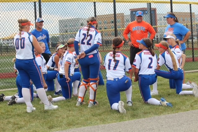 The TN Mojo 2027 team gets instruction from head coach DeAnn Fox (far right, blue shirt)