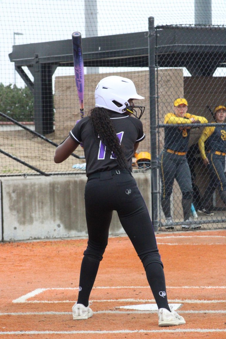 Ijeoma_Hardaway_California_Grapettes_bat